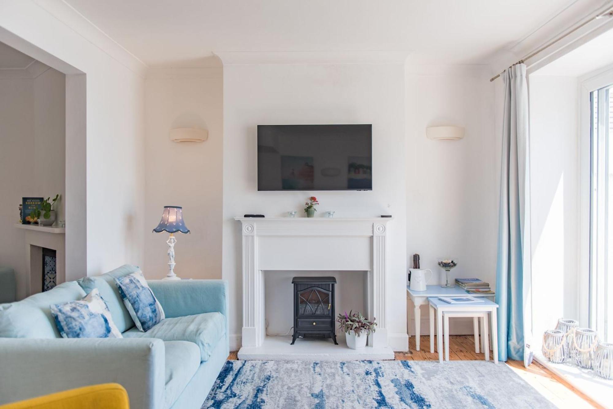 Wave Cottage By Bloom Stays Sandgate Bagian luar foto