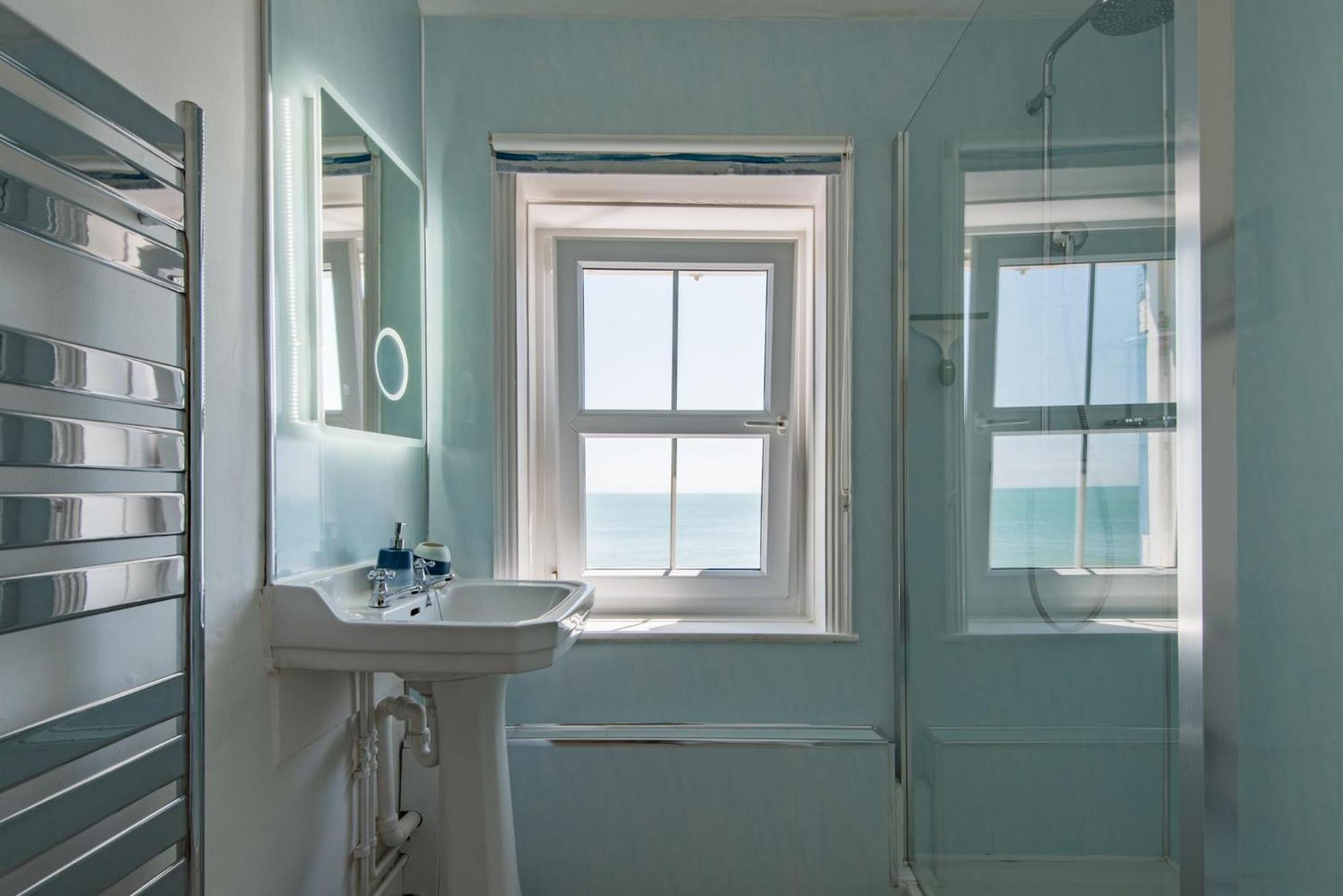 Wave Cottage By Bloom Stays Sandgate Bagian luar foto