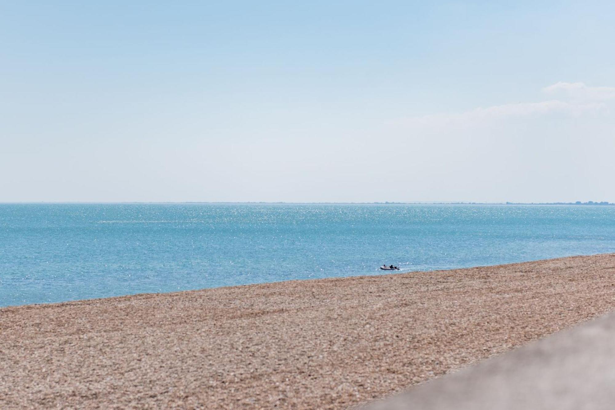 Wave Cottage By Bloom Stays Sandgate Bagian luar foto