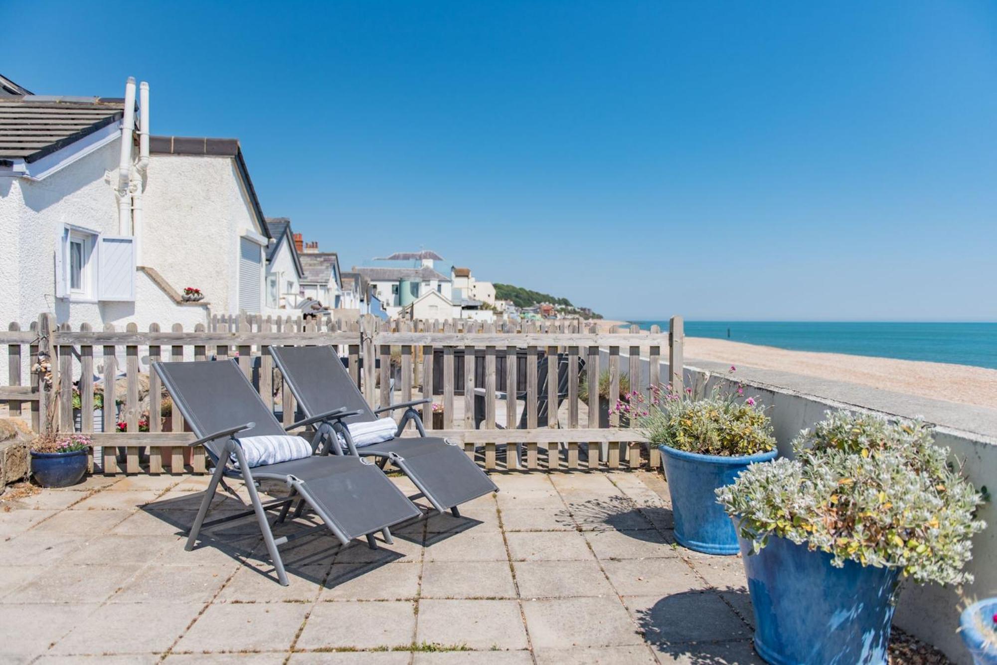 Wave Cottage By Bloom Stays Sandgate Bagian luar foto